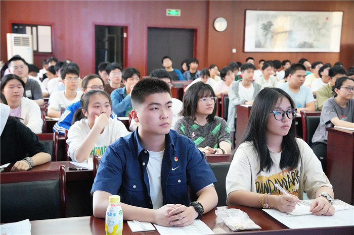 合肥七中召开全体团支书会议(图3) 合肥七中召开全体团支书会议(图3)