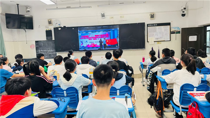 “习语领航”——合肥七中国旗下的思政课启动仪式(图4) “习语领航”——合肥七中国旗下的思政课启动仪式(图4)
