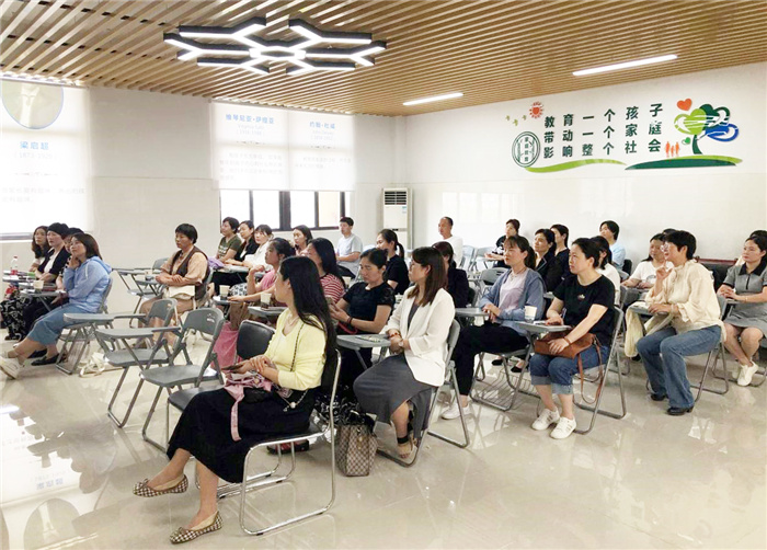 家长课堂2.jpg 家长课堂2.jpg