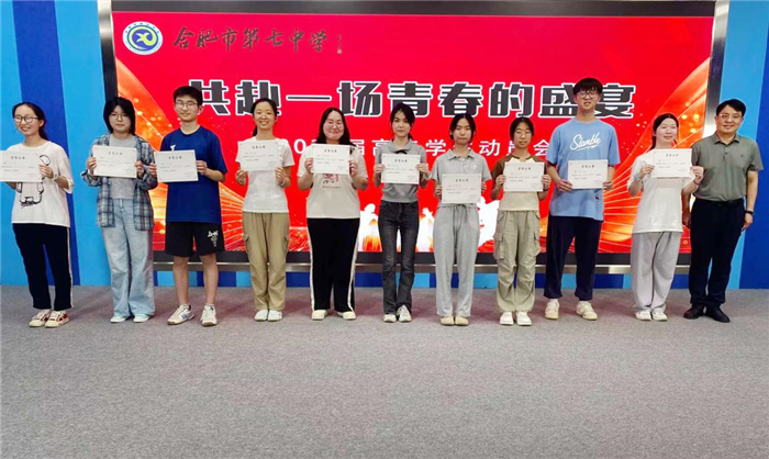 颁奖.jpg 颁奖.jpg