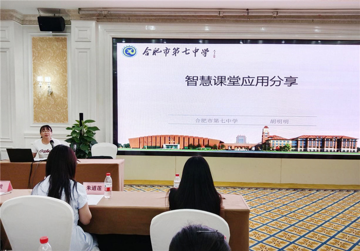 胡明明.jpg 胡明明.jpg