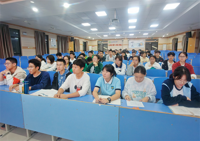 合肥七中2024级高一年级召开学生骑行安全会议(图2)