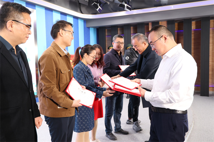 合肥七中成功举办第五届班主任节开幕式暨德育培训主题周活动启动仪式(图6) 合肥七中成功举办第五届班主任节开幕式暨德育培训主题周活动启动仪式(图6)