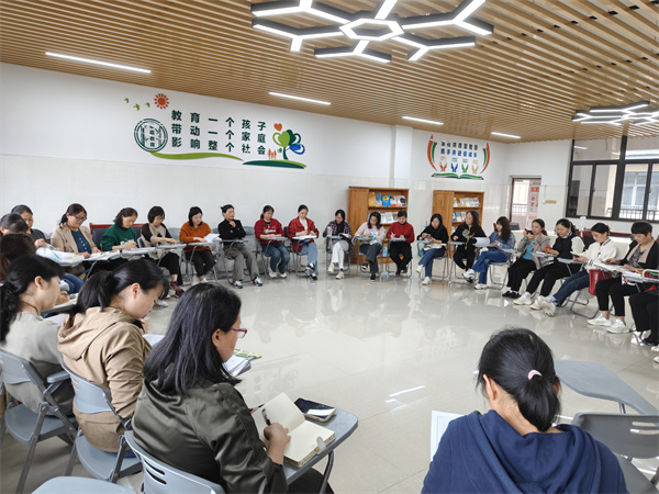 合肥七中生活部开展阅读分享活动(图1) 合肥七中生活部开展阅读分享活动(图1)