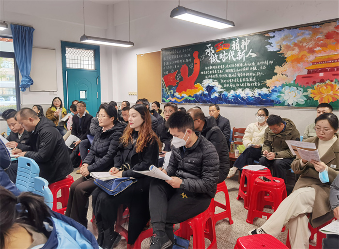 听课教师.jpg 听课教师.jpg