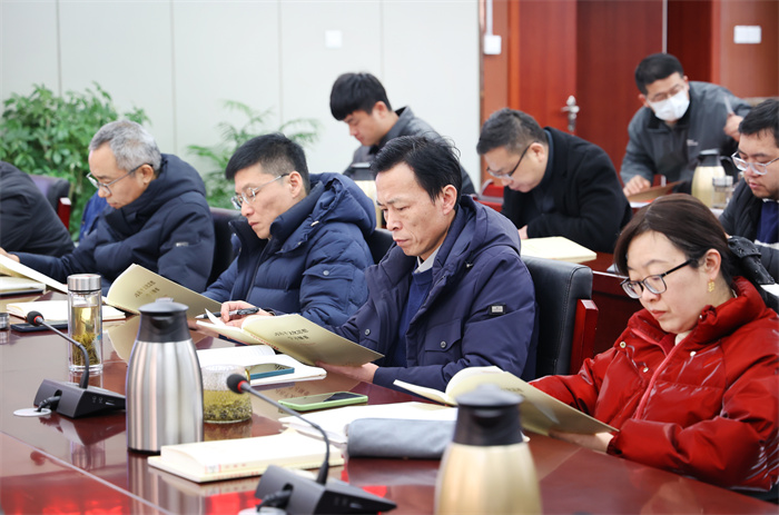 合肥七中党委开展2025年第一次中心组理论学习(图3) 合肥七中党委开展2025年第一次中心组理论学习(图3)