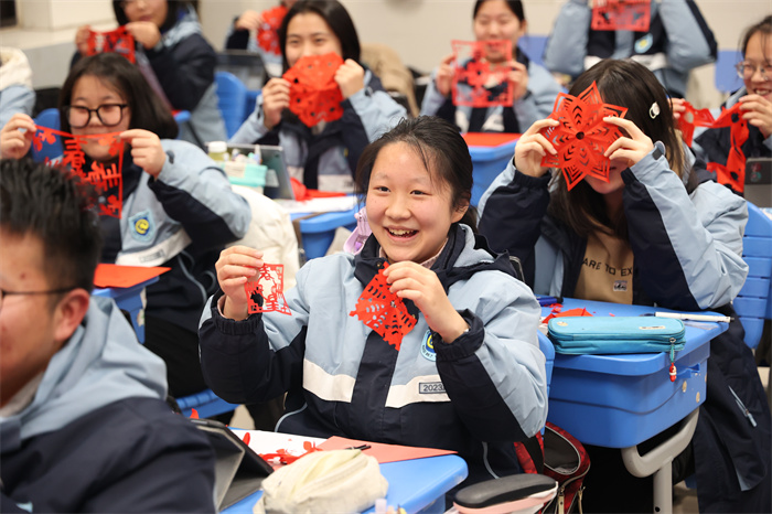 传统节日冬至特别活动之剪纸.jpg 传统节日冬至特别活动之剪纸.jpg