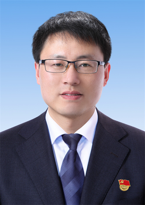 李雪峰 高三级部副主任.jpg 李雪峰 高三级部副主任.jpg