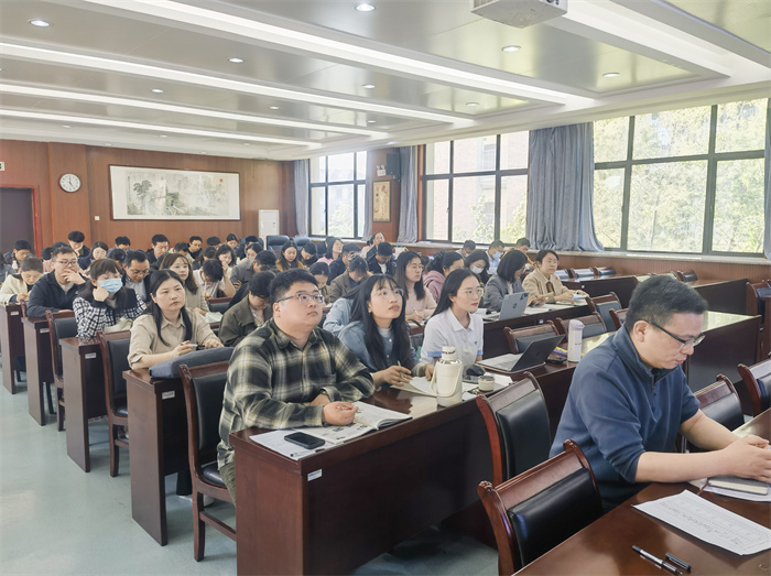 合肥七中特邀法律顾问陈旭敏律师开展防治校园欺凌专题宣讲(图4) 合肥七中特邀法律顾问陈旭敏律师开展防治校园欺凌专题宣讲(图4)