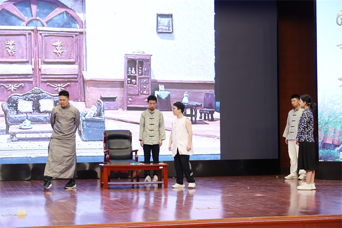 合肥七中蔷薇文化艺术节戏剧专场奏响五育融合强音(图2) 合肥七中蔷薇文化艺术节戏剧专场奏响五育融合强音(图2)