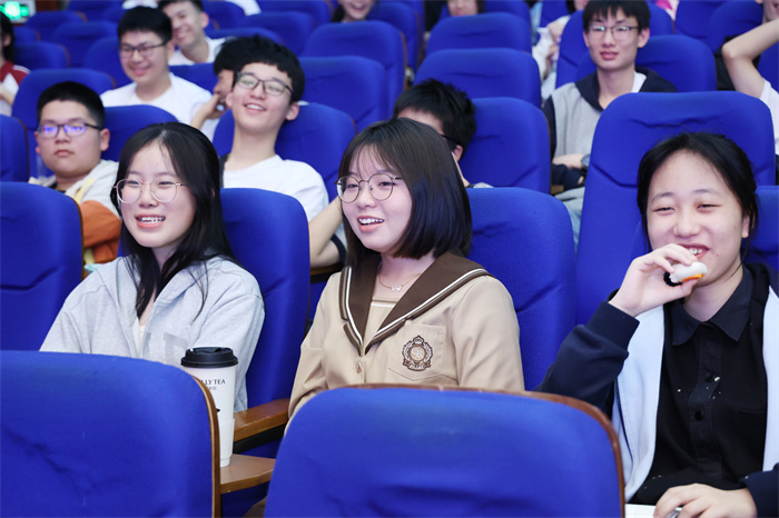 合肥七中蔷薇文化艺术节戏剧专场奏响五育融合强音(图4) 合肥七中蔷薇文化艺术节戏剧专场奏响五育融合强音(图4)