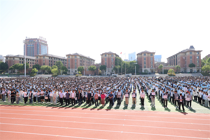 筑牢安全防线   厚植爱国情怀(图5)