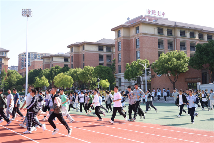 筑牢安全防线   厚植爱国情怀(图1)