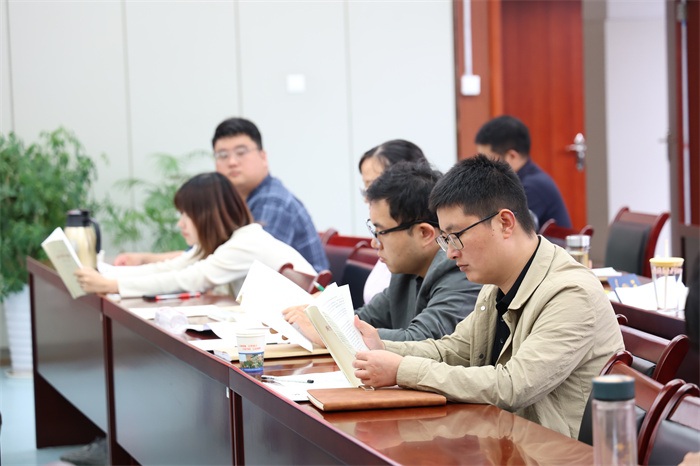 合肥七中组织关键岗位干部、年轻干部、新提拔干部开展深入贯彻中央八项规定精神学习教育(图2) 合肥七中组织关键岗位干部、年轻干部、新提拔干部开展深入贯彻中央八项规定精神学习教育(图2)