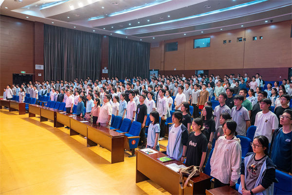 合肥七中举行第47期团校结业暨新团员入团仪式(图3) 合肥七中举行第47期团校结业暨新团员入团仪式(图3)