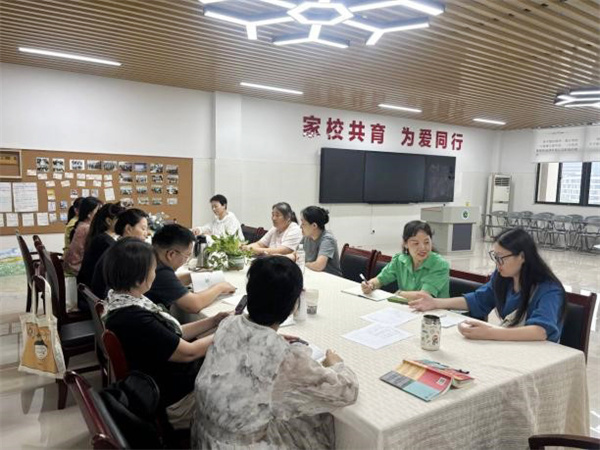 六十一期家长读书会1.jpg 六十一期家长读书会1.jpg