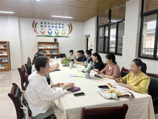 六十一期家长读书会2.jpg 六十一期家长读书会2.jpg