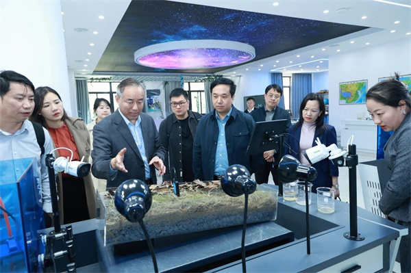 湖南省株洲市教育局考察团.jpg 湖南省株洲市教育局考察团.jpg