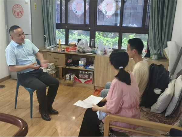 高一家访1.jpg 高一家访1.jpg