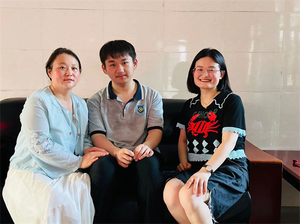 高一家访2.jpg 高一家访2.jpg