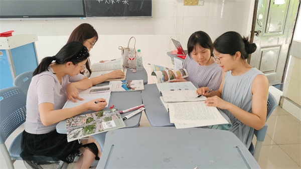 集体备课地理组.jpg 集体备课地理组.jpg