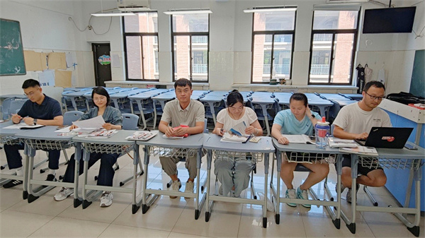 集体备课体育组.jpg 集体备课体育组.jpg