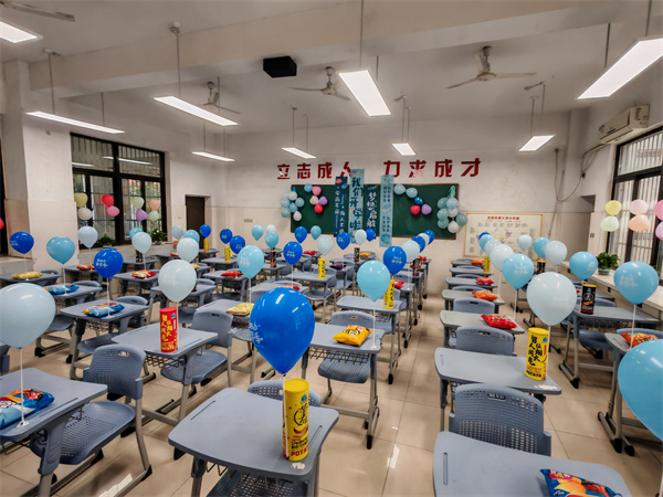 合肥七中高二年级温馨开启新学期(图2) 合肥七中高二年级温馨开启新学期(图2)