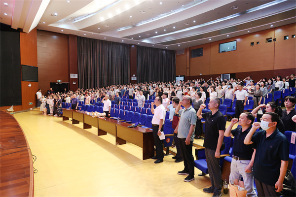 合肥七中召开2024-2025学年第二学期期末全体教职工大会(图5) 合肥七中召开2024-2025学年第二学期期末全体教职工大会(图5)