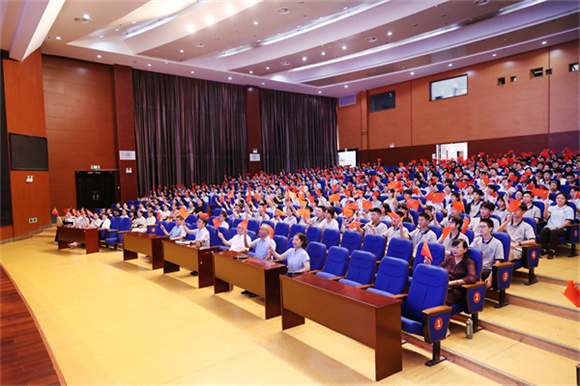 见证巍峨中华:合肥七中师生集中观看纪念抗战胜利80周年阅兵仪式(图2) 见证巍峨中华:合肥七中师生集中观看纪念抗战胜利80周年阅兵仪式(图2)