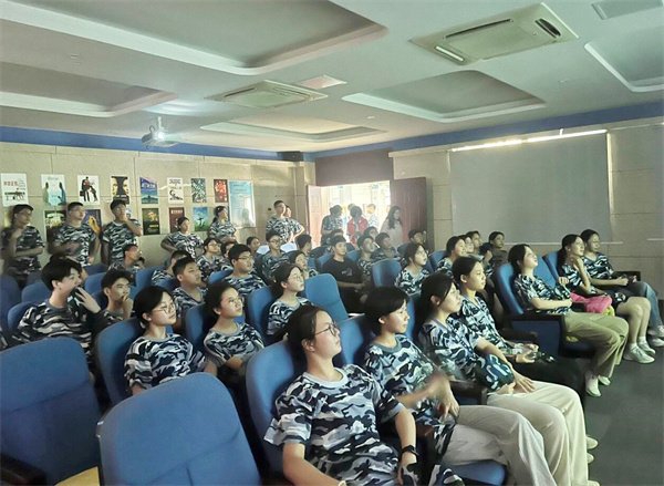 高一新生游园1.jpg 合肥七中扎实推进开学前后心理健康教育工作(图8)