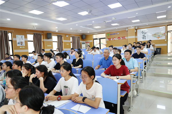 合肥七中教师节主题班会温情落幕(图1) 合肥七中教师节主题班会温情落幕(图1)