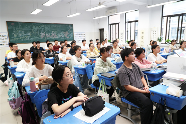 合肥七中“王庆平班”成功举办“学习王庆平烈士精神”主题班会(图2) 合肥七中“王庆平班”成功举办“学习王庆平烈士精神”主题班会(图2)