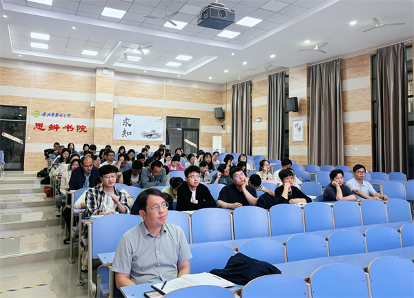 合肥七中高三年级召开阶段性学情分析会(图1) 合肥七中高三年级召开阶段性学情分析会(图1)