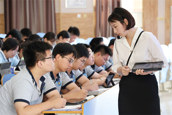 数学学科:校际联动促发展,交流互鉴谱新篇(图4) 数学学科:校际联动促发展,交流互鉴谱新篇(图4)